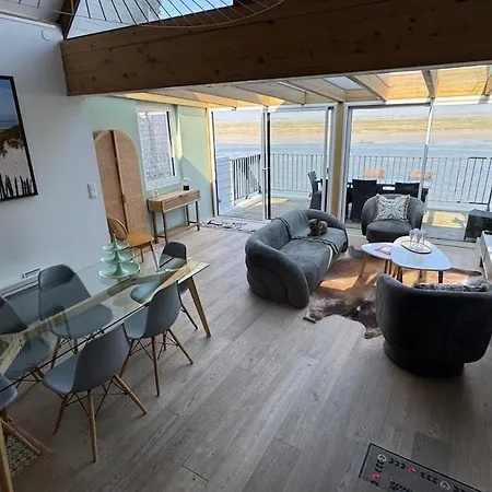 A L'esprit Scandinave, Face A La Baie