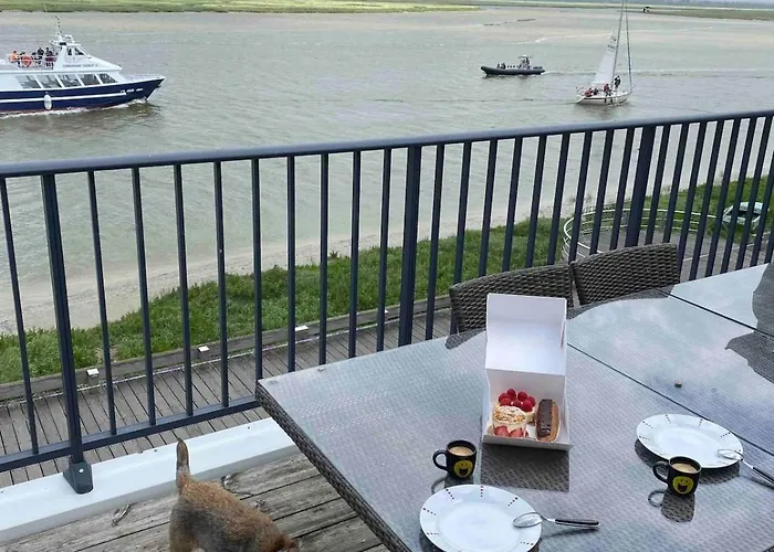 A L'esprit Scandinave, Face A La Baie